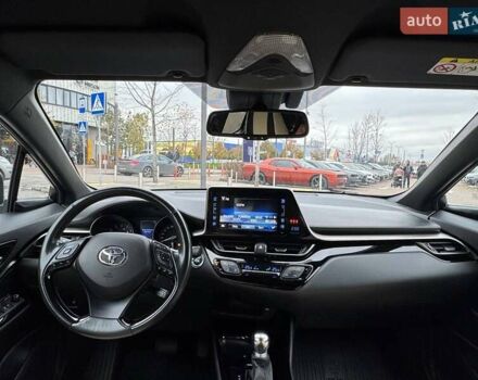 Белый Тойота C-HR, объемом двигателя 1.2 л и пробегом 92 тыс. км за 20490 $, фото 11 на Automoto.ua