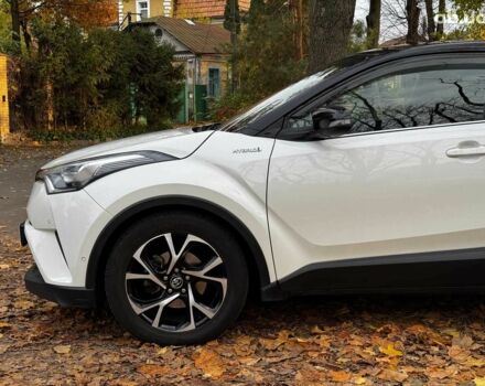 Белый Тойота C-HR, объемом двигателя 1.8 л и пробегом 79 тыс. км за 26290 $, фото 10 на Automoto.ua