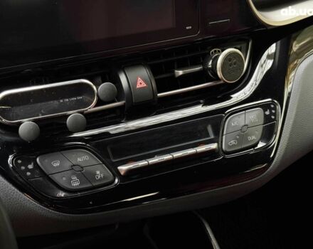 Белый Тойота C-HR, объемом двигателя 1.8 л и пробегом 79 тыс. км за 26290 $, фото 22 на Automoto.ua