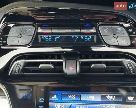 Белый Тойота C-HR, объемом двигателя 1.2 л и пробегом 92 тыс. км за 20490 $, фото 20 на Automoto.ua