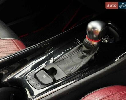 Белый Тойота C-HR, объемом двигателя 1.8 л и пробегом 79 тыс. км за 26290 $, фото 32 на Automoto.ua