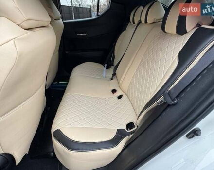 Белый Тойота C-HR, объемом двигателя 1.2 л и пробегом 92 тыс. км за 20490 $, фото 8 на Automoto.ua