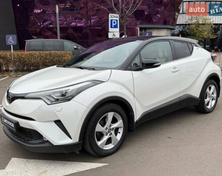 Белый Тойота C-HR, объемом двигателя 1.2 л и пробегом 92 тыс. км за 20490 $, фото 3 на Automoto.ua