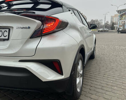 Белый Тойота C-HR, объемом двигателя 1.8 л и пробегом 66 тыс. км за 25999 $, фото 21 на Automoto.ua