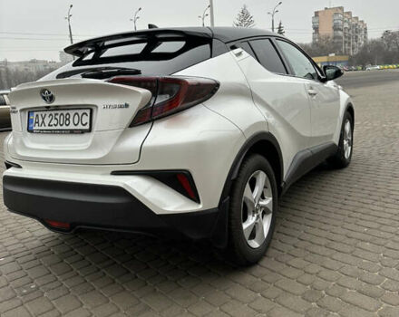 Белый Тойота C-HR, объемом двигателя 1.8 л и пробегом 66 тыс. км за 25999 $, фото 8 на Automoto.ua