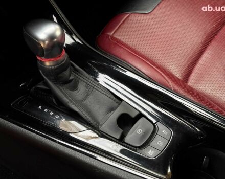 Белый Тойота C-HR, объемом двигателя 1.8 л и пробегом 79 тыс. км за 26290 $, фото 20 на Automoto.ua