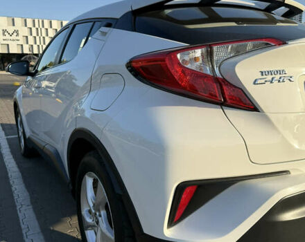 Білий Тойота C-HR, об'ємом двигуна 1.8 л та пробігом 105 тис. км за 25000 $, фото 8 на Automoto.ua