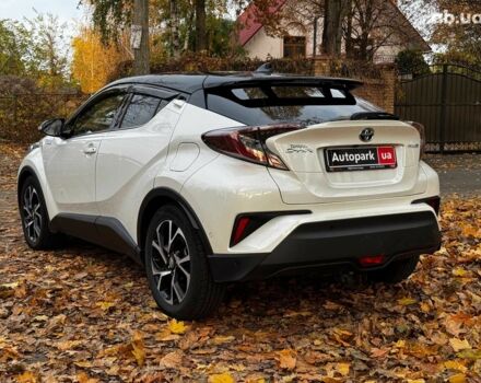Белый Тойота C-HR, объемом двигателя 1.8 л и пробегом 79 тыс. км за 26290 $, фото 8 на Automoto.ua