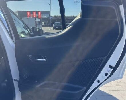 Білий Тойота C-HR, об'ємом двигуна 1.8 л та пробігом 92 тис. км за 25500 $, фото 11 на Automoto.ua