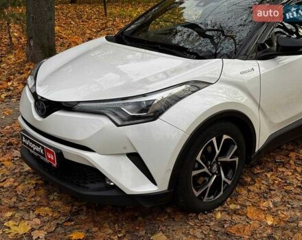 Белый Тойота C-HR, объемом двигателя 1.8 л и пробегом 79 тыс. км за 26290 $, фото 13 на Automoto.ua