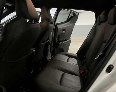 Белый Тойота C-HR, объемом двигателя 1.8 л и пробегом 89 тыс. км за 28500 $, фото 17 на Automoto.ua