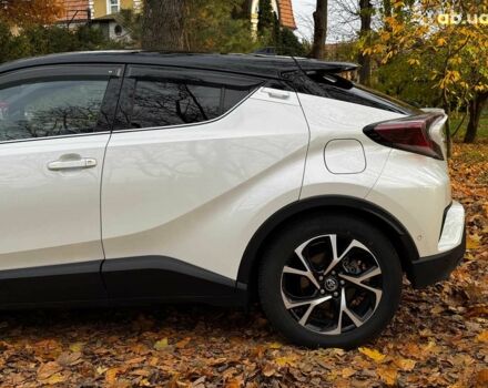 Белый Тойота C-HR, объемом двигателя 1.8 л и пробегом 79 тыс. км за 26290 $, фото 9 на Automoto.ua