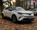 Белый Тойота C-HR, объемом двигателя 1.8 л и пробегом 79 тыс. км за 26290 $, фото 2 на Automoto.ua