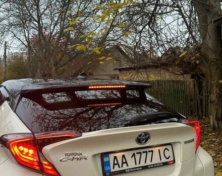 Тойота C-HR 2019 в Киеве на Automoto.ua Белый Тойота C-HR, объемом двигателя 1.8 л и пробегом 79 тыс. км за 25800 $, фото 11 на Automoto.ua