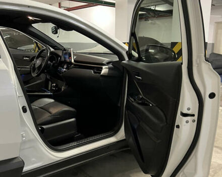 Белый Тойота C-HR, объемом двигателя 1.8 л и пробегом 89 тыс. км за 28500 $, фото 9 на Automoto.ua