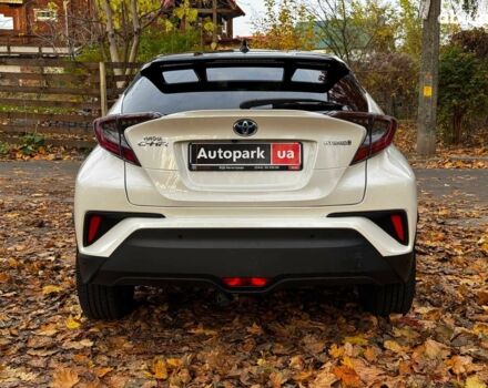 Белый Тойота C-HR, объемом двигателя 1.8 л и пробегом 79 тыс. км за 26290 $, фото 7 на Automoto.ua