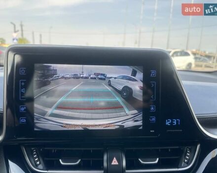Білий Тойота C-HR, об'ємом двигуна 1.8 л та пробігом 92 тис. км за 25500 $, фото 4 на Automoto.ua