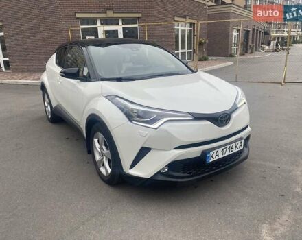 Белый Тойота C-HR, объемом двигателя 1.2 л и пробегом 91 тыс. км за 20700 $, фото 4 на Automoto.ua
