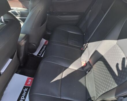 Белый Тойота C-HR, объемом двигателя 1.8 л и пробегом 113 тыс. км за 27480 $, фото 32 на Automoto.ua