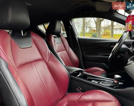 Белый Тойота C-HR, объемом двигателя 1.8 л и пробегом 79 тыс. км за 26290 $, фото 28 на Automoto.ua