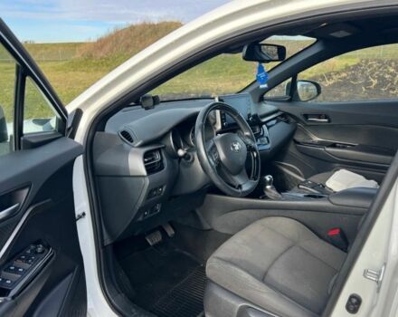 Білий Тойота C-HR, об'ємом двигуна 2 л та пробігом 58 тис. км за 10000 $, фото 8 на Automoto.ua