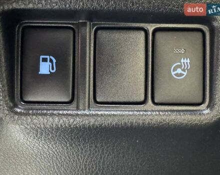 Белый Тойота C-HR, объемом двигателя 1.2 л и пробегом 92 тыс. км за 20490 $, фото 18 на Automoto.ua