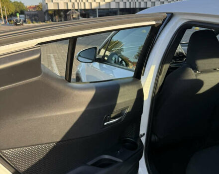 Білий Тойота C-HR, об'ємом двигуна 1.8 л та пробігом 105 тис. км за 25000 $, фото 16 на Automoto.ua