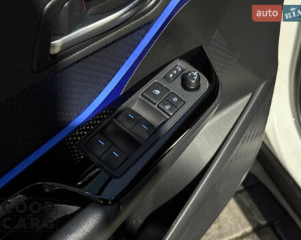 Белый Тойота C-HR, объемом двигателя 2 л и пробегом 46 тыс. км за 22000 $, фото 16 на Automoto.ua