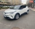 Белый Тойота C-HR, объемом двигателя 1.2 л и пробегом 91 тыс. км за 20700 $, фото 1 на Automoto.ua