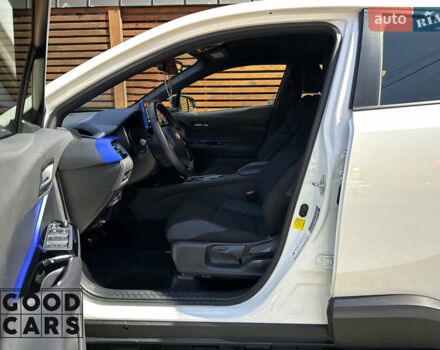Белый Тойота C-HR, объемом двигателя 2 л и пробегом 46 тыс. км за 22000 $, фото 18 на Automoto.ua