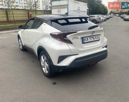 Белый Тойота C-HR, объемом двигателя 1.2 л и пробегом 91 тыс. км за 20700 $, фото 2 на Automoto.ua