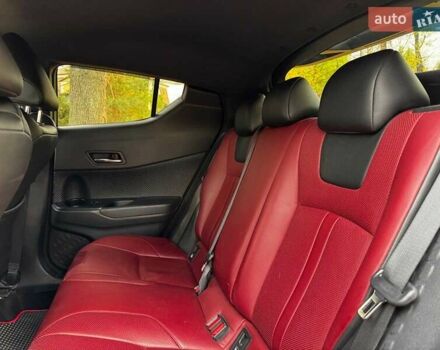 Белый Тойота C-HR, объемом двигателя 1.8 л и пробегом 79 тыс. км за 26290 $, фото 26 на Automoto.ua