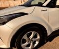 Белый Тойота C-HR, объемом двигателя 1.8 л и пробегом 42 тыс. км за 22000 $, фото 2 на Automoto.ua