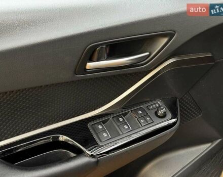 Белый Тойота C-HR, объемом двигателя 1.8 л и пробегом 79 тыс. км за 26290 $, фото 17 на Automoto.ua