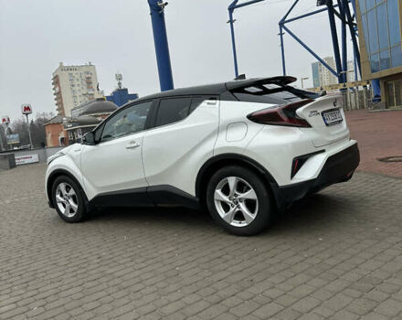 Белый Тойота C-HR, объемом двигателя 1.8 л и пробегом 66 тыс. км за 25999 $, фото 2 на Automoto.ua