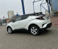 Белый Тойота C-HR, объемом двигателя 1.8 л и пробегом 66 тыс. км за 25999 $, фото 2 на Automoto.ua