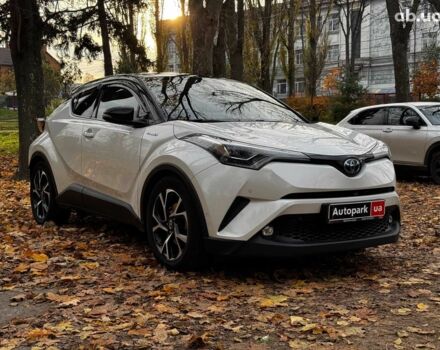 Белый Тойота C-HR, объемом двигателя 1.8 л и пробегом 79 тыс. км за 26290 $, фото 2 на Automoto.ua