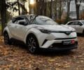 Белый Тойота C-HR, объемом двигателя 1.8 л и пробегом 79 тыс. км за 26290 $, фото 2 на Automoto.ua