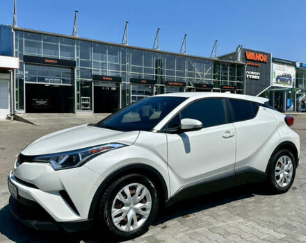 Белый Тойота C-HR, объемом двигателя 1.99 л и пробегом 44 тыс. км за 19000 $, фото 1 на Automoto.ua