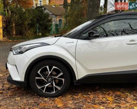 Белый Тойота C-HR, объемом двигателя 1.8 л и пробегом 79 тыс. км за 26290 $, фото 10 на Automoto.ua