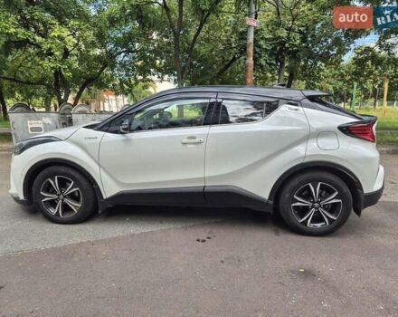 Белый Тойота C-HR, объемом двигателя 1.99 л и пробегом 55 тыс. км за 28400 $, фото 4 на Automoto.ua
