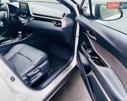 Белый Тойота C-HR, объемом двигателя 1.99 л и пробегом 91 тыс. км за 26350 $, фото 20 на Automoto.ua