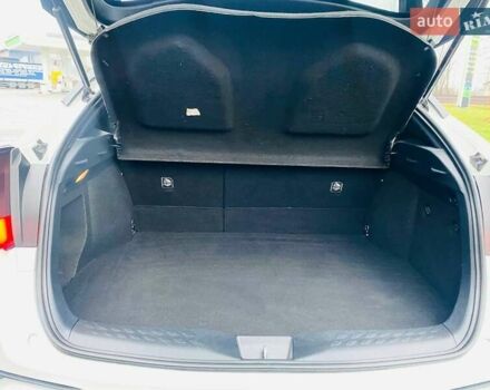 Белый Тойота C-HR, объемом двигателя 1.99 л и пробегом 91 тыс. км за 26350 $, фото 28 на Automoto.ua