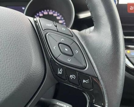 Белый Тойота C-HR, объемом двигателя 1.99 л и пробегом 64 тыс. км за 27507 $, фото 13 на Automoto.ua