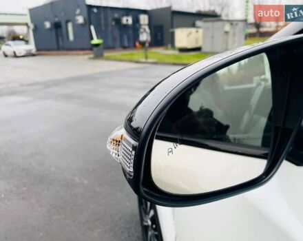 Белый Тойота C-HR, объемом двигателя 1.99 л и пробегом 91 тыс. км за 26350 $, фото 24 на Automoto.ua