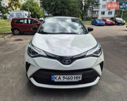 Белый Тойота C-HR, объемом двигателя 1.99 л и пробегом 55 тыс. км за 28400 $, фото 2 на Automoto.ua