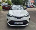 Белый Тойота C-HR, объемом двигателя 1.99 л и пробегом 55 тыс. км за 28400 $, фото 2 на Automoto.ua