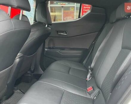 Белый Тойота C-HR, объемом двигателя 1.99 л и пробегом 64 тыс. км за 27507 $, фото 6 на Automoto.ua