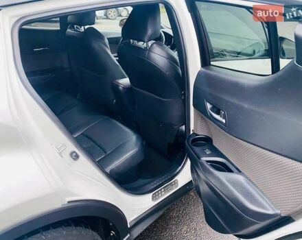 Белый Тойота C-HR, объемом двигателя 1.99 л и пробегом 91 тыс. км за 26350 $, фото 27 на Automoto.ua