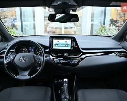 Белый Тойота C-HR, объемом двигателя 1.8 л и пробегом 81 тыс. км за 24905 $, фото 7 на Automoto.ua